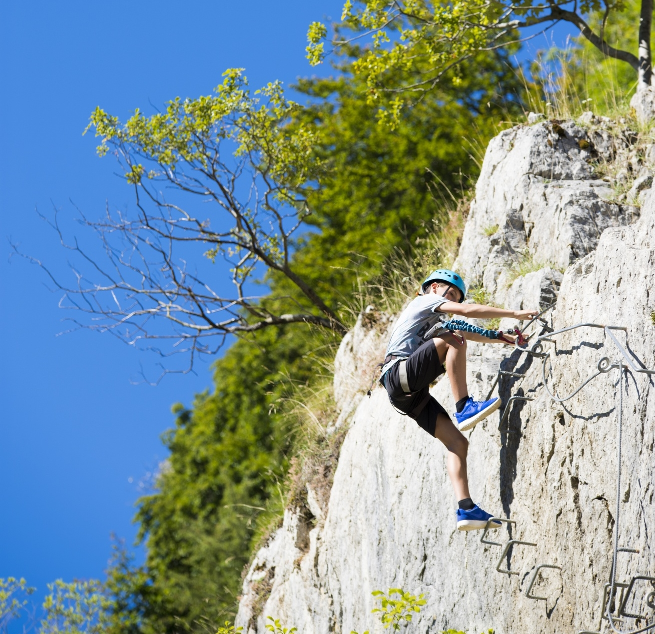 Pratique de la via ferrata près de Morez